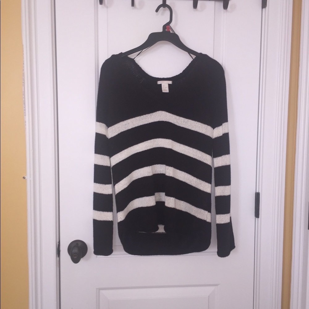 H&M Black and white long sleeved sweater